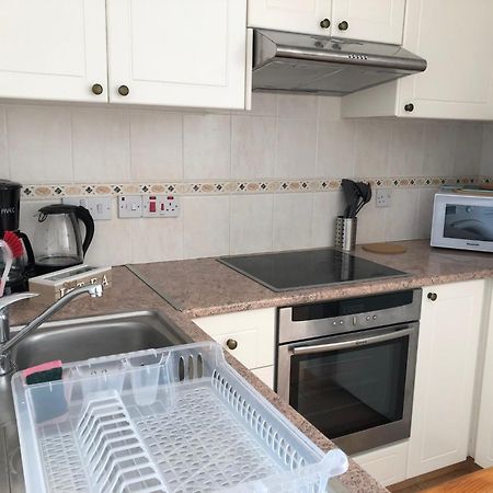 Limnaria Gardens - 1 Bedroom, Sunny Apartment With Stunning Pool Views Paphos Eksteriør billede